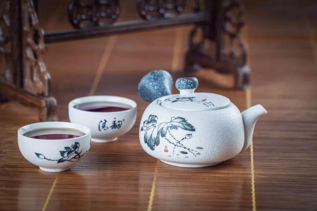 体内湿气重喝药茶